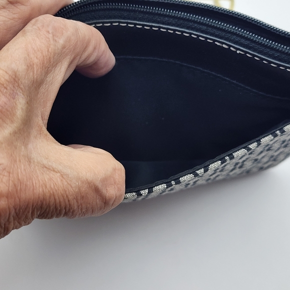 Fossil Wristlet Black & Gray Signature Canvas & Leather With Keychain - Picture 7 of 8